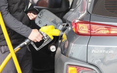 이 시각 난리 난 주유소…“휘발유 주유기서 경유 쏟아져 나왔다” (+지역) | 위키트리 이 시각 난리 난 주유소…“휘발유 주유기서 경유 쏟아져... 