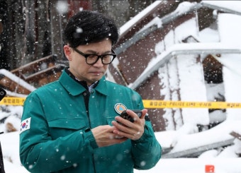 윤 대통령과 전용열차 함께 탄 한동훈에게 “무슨 얘기 나눴나”라고 묻자… | 위키트리 윤 대통령과 전용열차 함께 탄 한동훈에게 “무슨 얘기...