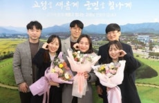 같은 직장 다니는데 사내연애로 결혼하고 아이까지 가진 세쌍둥이 | 위키트리 같은 직장 다니는데 사내연애로 결혼하고 아이까지 가진 세쌍둥이