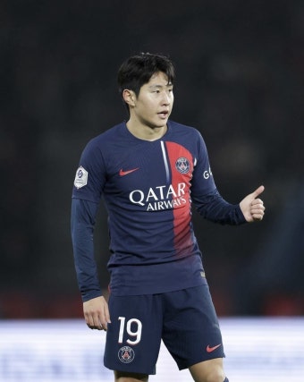 '손흥민과 맞붙은' 이강인, 완벽한 활약에도 여기서 얼굴 내려갔다 | 위키트리 '손흥민과 맞붙은' 이강인, 완벽한 활약에도 여기서 얼굴 내려갔다
