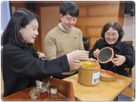 용정중학교,제1회 졸업생들이 묻어둔 ‘꿈단지’ 20년 만에 열리다 | 위키트리 용정중학교,제1회 졸업생들이 묻어둔 ‘꿈단지’ 20년 만에 열리다