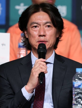 홍명보, 이강인과 손흥민 불화 언급하며 남긴 묵직한 '한마디' | 위키트리 홍명보, 이강인과 손흥민 불화 언급하며 남긴 묵직한 '한마디'