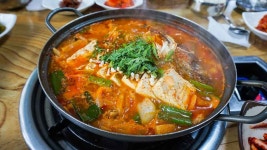 SBS 생방송투데이 맛집…생태찌개 편 | 위키트리 SBS 생방송투데이 맛집…생태찌개 편