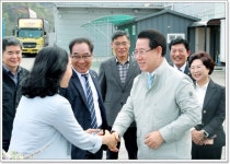 김영록 전남도지사, 수출용 냉동김밥 준비 장성 ‘현대푸드시스템’ 애로 청취 | 위키트리 김영록 전남도지사, 수출용 냉동김밥 준비 장성... 