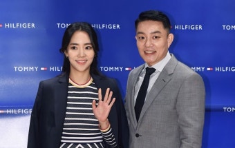 '이범수 이혼' 이윤진, 모의 총기 논란 충격적인 반박에... “그 입 다물라” (영상) | 위키트리 '이범수 이혼' 이윤진, 모의 총기 논란 충격적인...