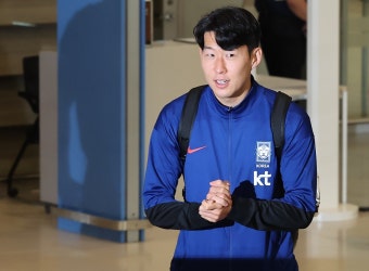 김도훈 감독이 싱가포르전 7-0 대승을 이끈 뒤 손흥민과 이 두 선수에게 고마움을 표했다 | 위키트리 김도훈 감독이 싱가포르전 7-0 대승을 이끈...