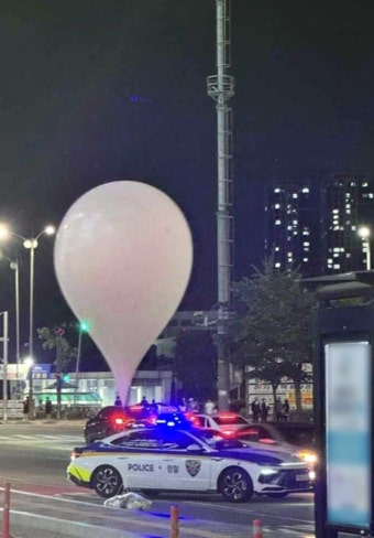 [속보] 합참 “북한, 오물 풍선 추정 또 부양…경기·인천 적재물 낙하 주의” | 위키트리 [속보] 합참 “북한, 오물 풍선 추정 또 부양…경기·인천...