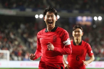 “진짜 역대급…” 축구대표팀 손흥민, 말도 안 되는 '대기록' 썼다 | 위키트리 “진짜 역대급…” 축구대표팀 손흥민, 말도 안 되는 '대기록' 썼다