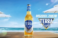 “칼로리 3분의 1 줄였다” 부담없이 가볍게 즐기는 신상 맥주 테라... 3분의 1 줄였다” 부담없이 가볍게 즐기는 신상 맥주 테라 라이트 후기 