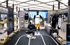 3년이나 공들였다.. 데상트, 마스터욱과 개발한 농구화 슬래셔 Z...  데상트, 마스터욱과 개발한 농구화 슬래셔 Z 대쉬 출시 