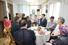 백영현 포천시장, 경로당 3개소 찾아 어르신들 애로사항 청취 | 위키트리 백영현 포천시장,  경로당 3개소 찾아 어르신들 애로사항 청취