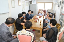 백영현 포천시장, 경로당 3개소 찾아 어르신들 애로사항 청취 | 위키트리 백영현 포천시장,  경로당 3개소 찾아 어르신들 애로사항 청취