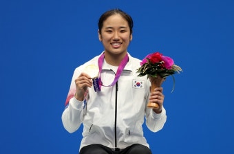 “안세영에게 '김연아·손흥민급이냐?' 들먹이는 배드민턴협회… 숨이 막힌다” | 위키트리 “안세영에게 '김연아·손흥민급이냐?' 들먹이는...