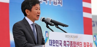 “경기 중 봉변” 독일 축구선수에게 벌어진 일 | 위키트리 “경기 중 봉변” 독일 축구선수에게 벌어진 일