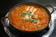 “참치캔 하나로 뚝딱”…맛집 부럽지 않은 김치찌개 초간단 레시피 | 위키트리 “참치캔 하나로 뚝딱”…맛집 부럽지 않은 김치찌개 초간단... 