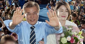 문재인 전 대통령 딸 문다혜, 면허 취소 수준 만취 운전…택시와 접촉 사고 | 위키트리 문재인 전 대통령 딸 문다혜, 면허 취소 수준 만취 운전... 