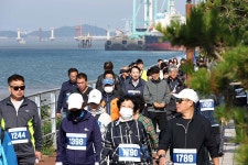 인천 동구, 만석·화수 해안산책로 구민건강걷기 행사 성료 | 위키트리 인천 동구, 만석·화수 해안산책로 구민건강걷기 행사 성료