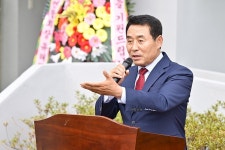 백영현 시장, 포천동 현대아파트 경로당 이전 개소 축하 | 위키트리 백영현 시장, 포천동 현대아파트 경로당 이전 개소 축하