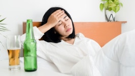 “술 마신 다음 날 일이 손에 안 잡힌다고요? 당연한 일입니다” | 위키트리 “술 마신 다음 날 일이 손에 안 잡힌다고요? 당연한 일입니다”