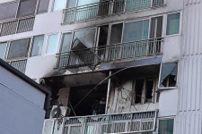 일가족 3명 사상...오늘(2일) 벌어진 포항 아파트 폭발 사고 끔찍한 전말 | 위키트리 일가족 3명 사상...오늘(2일) 벌어진 포항 아파트 폭발... 