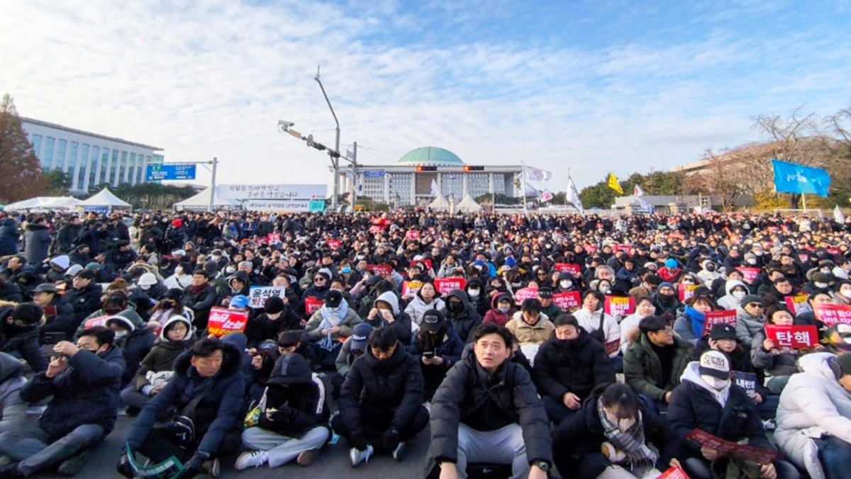 한남동에서 윤석열 대통령 탄핵 촉구와 체포 반대 집회, 교통 verh 혼란 발생