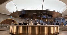 [위키뉴스] 용아몰로 돌아온 63뷔페 파빌리온... 더 화려해진 100가지... 돌아온 63뷔페 파빌리온... 더 화려해진 100가지 이상의 요리들