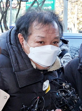 김건희 여사와 친분 무속인 건진법사, 드디어 모습 드러냈다 (사진 5장) | 위키트리 김건희 여사와 친분 무속인 건진법사, 드디어 모습 드러냈다...