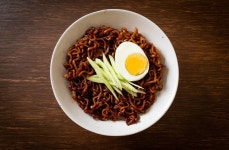 전체 매출 70%가 해외서 발생...외국인들이 더 많이 먹는다는 한국라면 | 위키트리 전체 매출 70%가 해외서 발생...외국인들이 더 많이 먹는다는... 