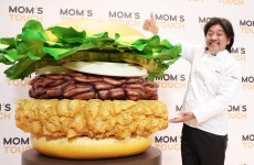 무려 30배 매출 폭증…강렬한 중독성으로 초대박 터진 맘스터치 메뉴 | 위키트리 무려 30배 매출 폭증…강렬한 중독성으로 초대박 터진... 