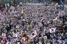 서울 도심 2차 대규모 집회·행진…충돌·연행자 없어 | 위키트리 서울 도심 2차 대규모 집회·행진…충돌·연행자 없어