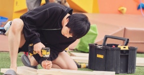 “Jin’s Kitchen”? | 위키트리 Why BTS Jin Makes the Perfect Soybean Stew — Could Season 2 Be “Jin’s Kitchen”? 