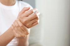임현주가 육아하면서 겪은 통증…손 자주 사용하면 걸린다는 이 병 | 위키트리 임현주가 육아하면서 겪은 통증…손 자주 사용하면 걸린다는 이 병