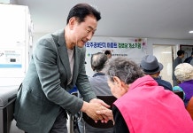 김동근 의정부시장, 금오주공9단지 경로당 이전 개소 축하 | 위키트리 김동근 의정부시장, 금오주공9단지 경로당 이전 개소 축하