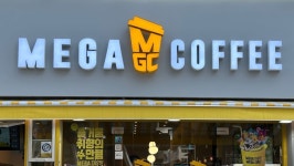 인기 폭발… 분당 7개씩 팔리고 있는 3900원짜리 메가커피 디저트 | 위키트리 인기 폭발… 분당 7개씩 팔리고 있는 3900원짜리 메가커피... 