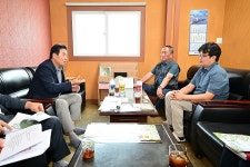 백영현 포천시장, 하나푸드·한국화성산업 찾아 기업과 지역 상생 방안 논의 | 위키트리 백영현 포천시장, 하나푸드·한국화성산업 찾아 기업과... 