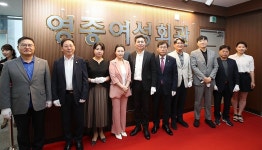 인천테크노파크 미래산업추진단, 중구청 찾아 이웃돕기 쌀 기탁 | 위키트리 인천테크노파크 미래산업추진단, 중구청 찾아 이웃돕기 쌀 기탁