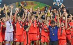 '2-0' 완파 대역전극…일본 누르고 20년 만에 기적 이룬 한국 여자 축구팀 | 위키트리 '2-0' 완파 대역전극…일본 누르고 20년 만에 기적 이룬... 