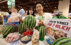 폭우 뚫고 100명 몰렸다...이마트서 9900원에 판매하는 이것 | 위키트리 폭우 뚫고 100명 몰렸다...이마트서 9900원에 판매하는 이것