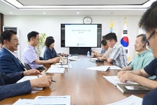 김동근 의정부시장, 자연을 시민 품으로 민락천 건강 황톳길 점검 | 위키트리 김동근 의정부시장, 자연을 시민 품으로 민락천 건강 황톳길 점검