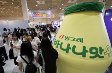 공항 편의점에서 외국인들이 아예 싹쓸이해 간다는 한국 대표 식품 | 위키트리 공항 편의점에서 외국인들이 아예 싹쓸이해 간다는 한국 대표 식품