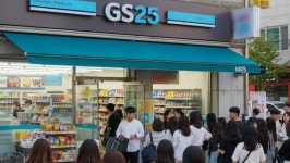 장기 흥행 이어간다…GS25에서 500만개 팔린 이 식품 | 위키트리 장기 흥행 이어간다…GS25에서 500만개 팔린 이 식품