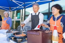 계양구 작전2동, 새마을부녀회 주관 이웃사랑 바자회 성황 | 위키트리 계양구 작전2동, 새마을부녀회 주관 이웃사랑 바자회 성황