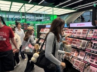 “한국산 절대 포기 못해” 외국인들이 싹쓸이…가성비로 초대박 난 우리나라 이것 | 위키트리 “한국산 절대 포기 못해” 외국인들이 싹쓸이... 