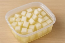 “먹어도 괜찮을까?” 치킨무 속 투명한 국물 정체, 알고 보니… | 위키트리 “먹어도 괜찮을까?” 치킨무 속 투명한 국물 정체, 알고 보니…