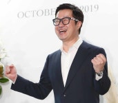 지상렬, 열애 공식 인정... 상대는 16세 연하의 이 여성 | 위키트리 지상렬, 열애 공식 인정... 상대는 16세 연하의 이 여성