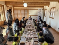 경북도의 특별전시 ‘빛으로 피어나는 신라’에 탄성 쏟아져 | 위키트리 경북도의 특별전시 ‘빛으로 피어나는 신라’에 탄성 쏟아져