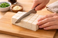 두부를 소금물에 풍덩 담가 두세요…이 좋은 걸 왜 몰랐을까요 | 위키트리 두부를 소금물에 풍덩 담가 두세요…이 좋은 걸 왜 몰랐을까요 