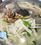 1988년부터 37년째 문전성시…칼국수 하나로 9년 연속 미쉐린 맛집... 37년째 문전성시…칼국수 하나로 9년 연속 미쉐린 맛집 선정된 이곳