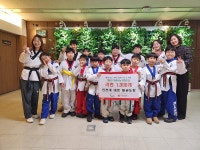 호쾌한 격파 시범 보이는 육군 장병들 (사진 11장) | 위키트리 호쾌한 격파 시범 보이는 육군 장병들 (사진 11장)