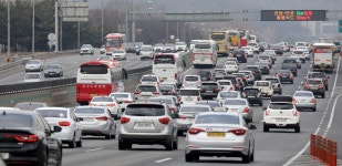 200km로 도망가는 차량 타이어를 실탄으로 맞혀 붙잡은 경찰 | 위키트리 200km로 도망가는 차량 타이어를 실탄으로 맞혀 붙잡은 경찰